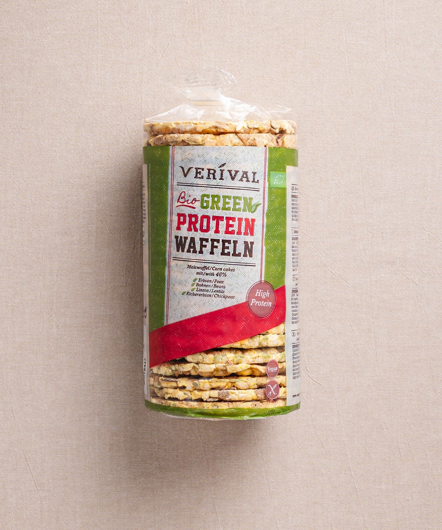 Eine Packung Green Protein Waffeln von Verival Bio bietet hohen pflanzlichen Proteingehalt. Die Verpackung kennzeichnet das Produkt als vegan und glutenfrei und enthält klare Angaben zu Zutaten und Nährwerten.